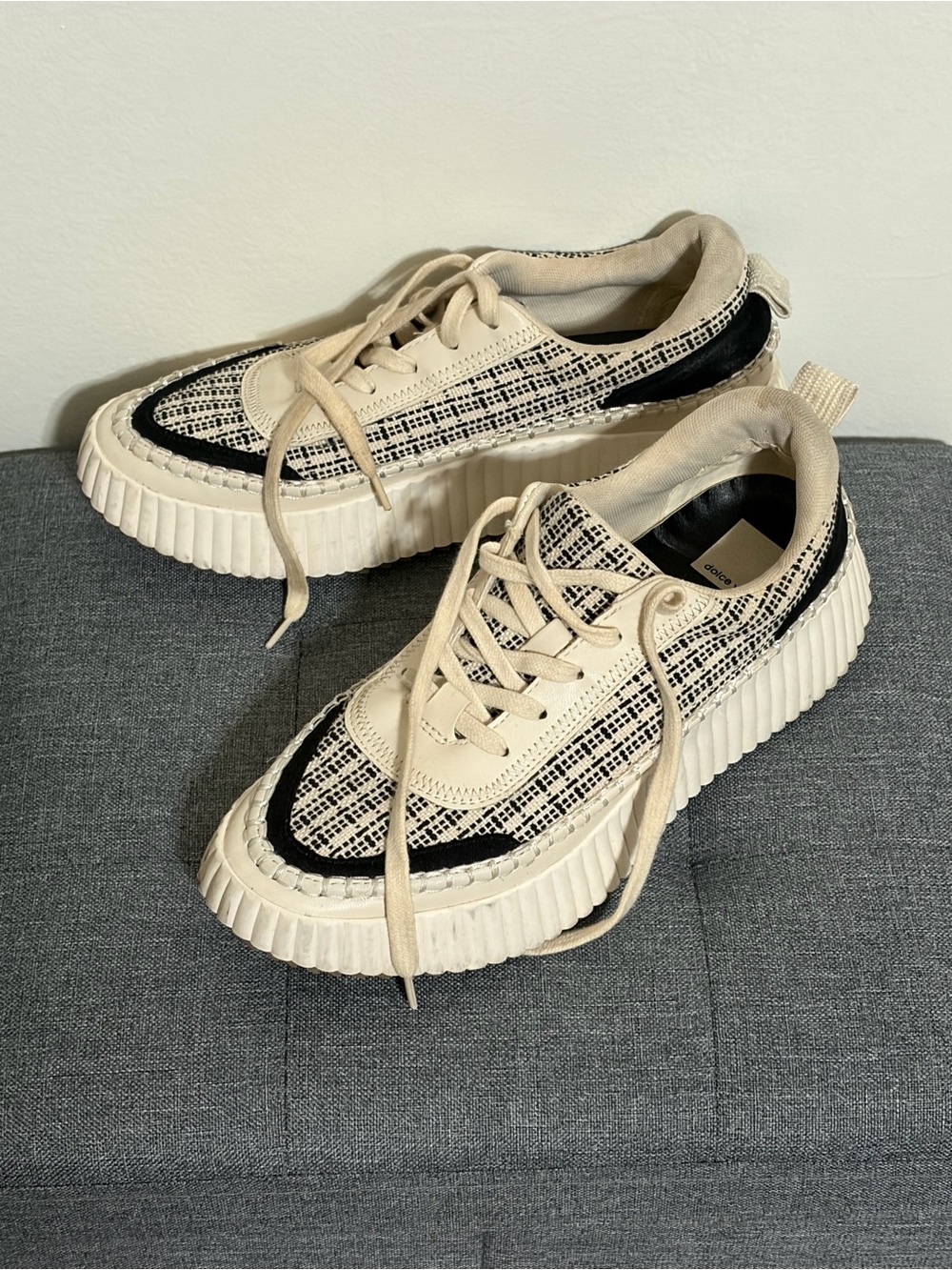 Dolce Vita Dolen Women’s Cream and Black Platform Sneaker Size 8.5 medium